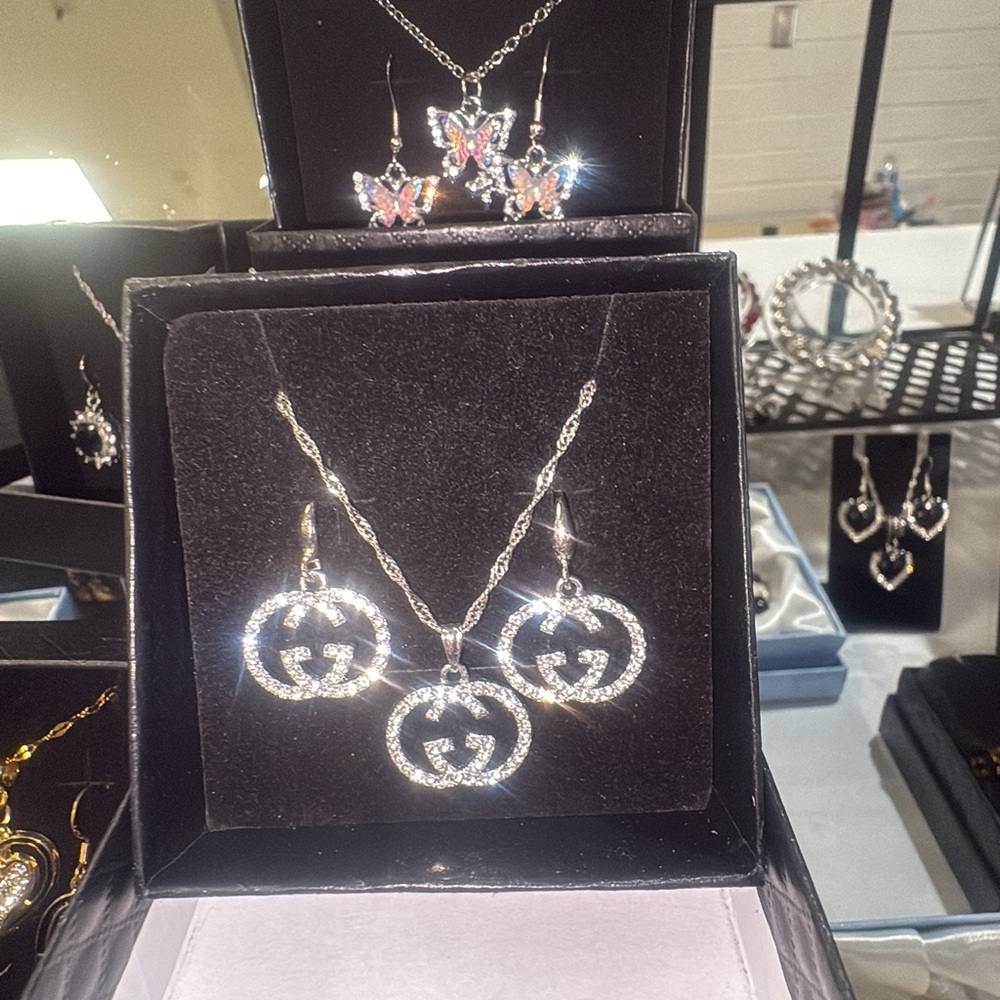 Elegant Silver Necklace and Earring Set